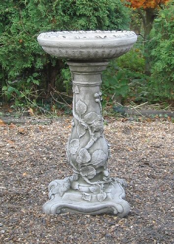 KBB43 Wilderness (berry) Bird Bath